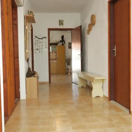 Family Friendly Seaside Nevidjane, Pasman - 8394 Apartamento Neviđane