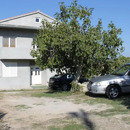 Family Friendly Seaside Nevidjane, Pasman - 8394 Appartamento Neviđane