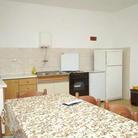 Family Friendly Seaside Nevidjane, Pasman - 8394 Appartamento Neviđane