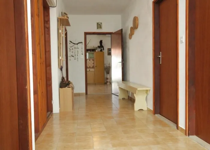 Family Friendly Seaside Nevidjane, Pasman - 8394 아파트 Neviđane