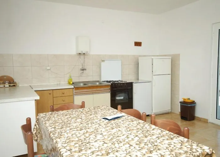 Family Friendly Seaside Nevidjane, Pasman - 8394 아파트 Neviđane